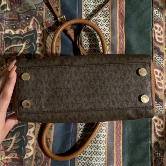 Michael kors signature crossbody satchel - Picture 4 of 5